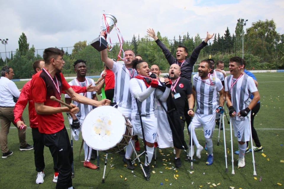 İzmir B&uuml;y&uuml;kşehir Belediyesi Gen&ccedil;lik ve Spor Kul&uuml;b&uuml;, İzmir&rsquo;de T&uuml;rk Silahlı