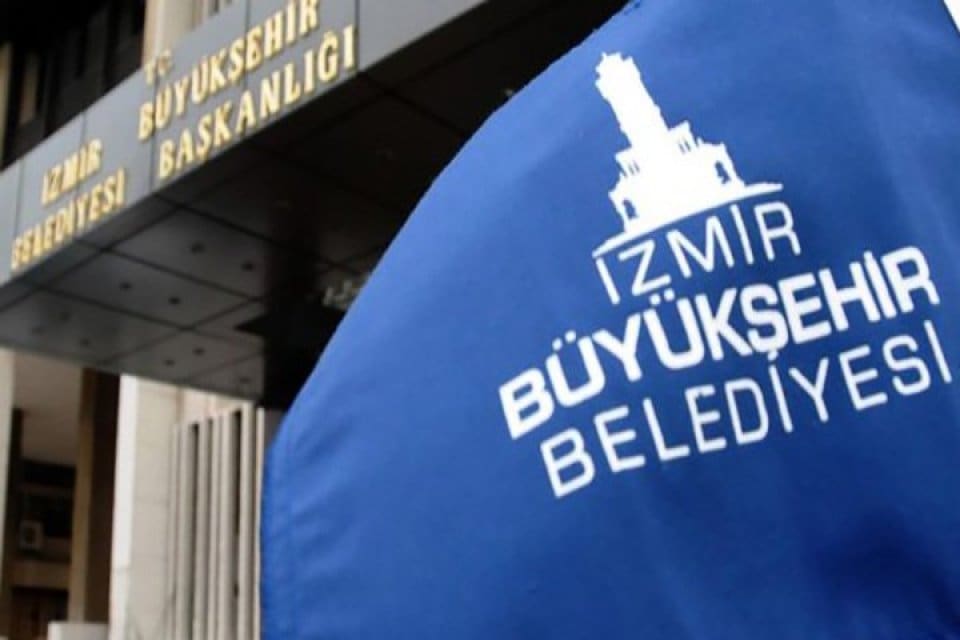 İzmir B&uuml;y&uuml;kşehir Belediyesi'nden Cumhuriyet Gazetesi Yazarı Enver Aysever'e "Yaşam Boyu
