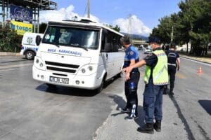 İzmir B&uuml;y&uuml;kşehir Belediyesi&rsquo;nin g&uuml;venli ulaşım i&ccedil;in korsan taşımacılığa y&ouml;nelik denetimleri