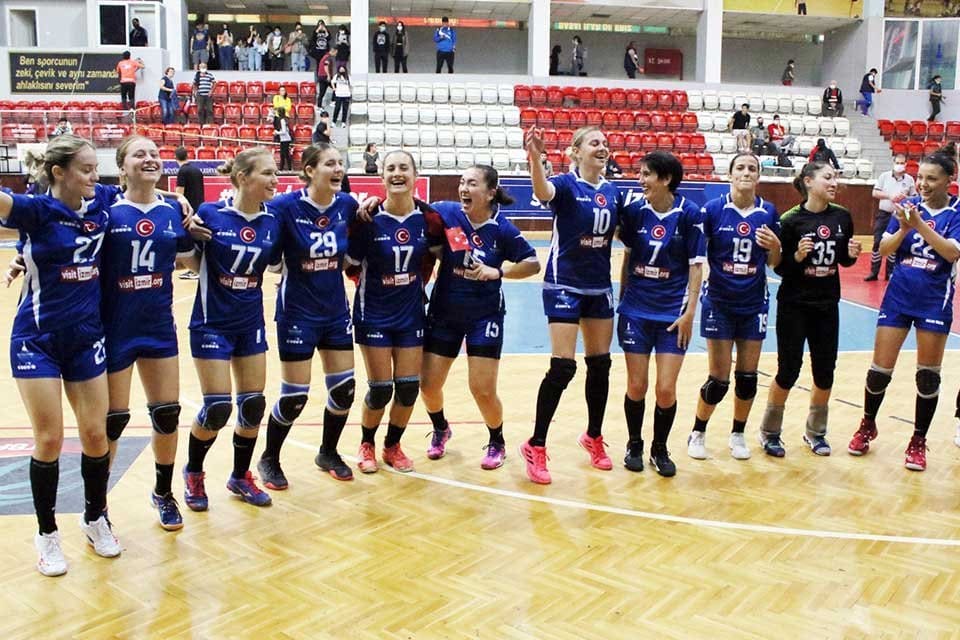 Avrupa Hentbol Federasyonu Avrupa Kupası&rsquo;nda Yunanistan&rsquo;dan Pylea&rsquo;yı eleyen İzmir B&uuml;y&uuml;kşehir