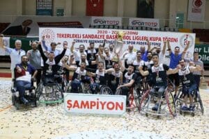 İzmir B&uuml;y&uuml;kşehir Belediye Başkanı Tun&ccedil; Soyer&rsquo;in İzmir&rsquo;i spor kenti yapma