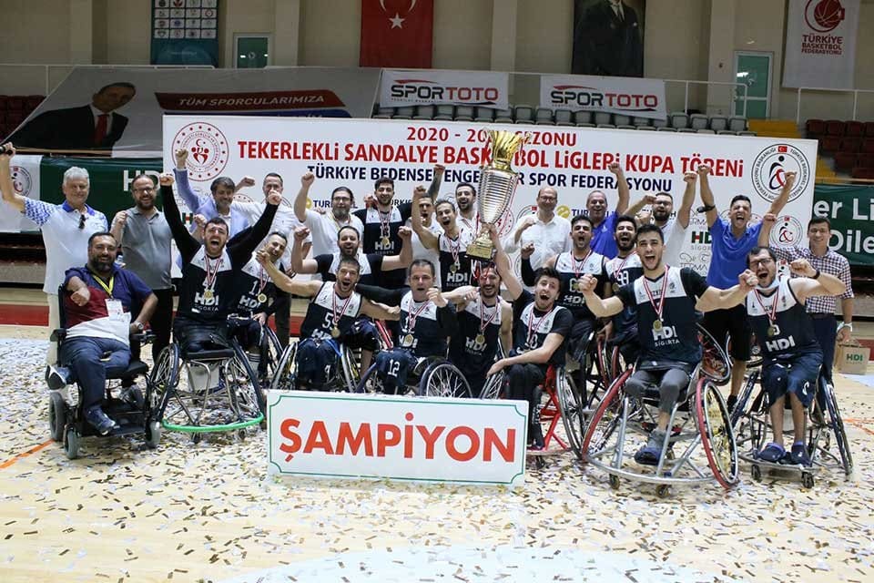 İzmir B&uuml;y&uuml;kşehir Belediye Başkanı Tun&ccedil; Soyer&rsquo;in İzmir&rsquo;i spor kenti yapma