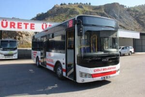 İzmir B&uuml;y&uuml;kşehir Belediyesi Meclisinde alınan karar doğrultusunda &Ccedil;iğli Belediyesi&rsquo;ne&nbsp; otob&uuml;s