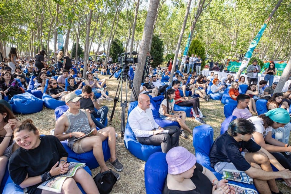 İzmir B&uuml;y&uuml;kşehir Belediye Başkanı Tun&ccedil; Soyer&rsquo;in İzmir Gen&ccedil;lik Festivali kapsamında