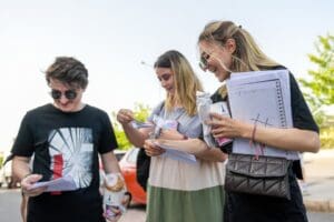 D&ouml;rt farklı noktada &ouml;ğrencilere sıcak yemek hizmeti sunan İzmir B&uuml;y&uuml;kşehir