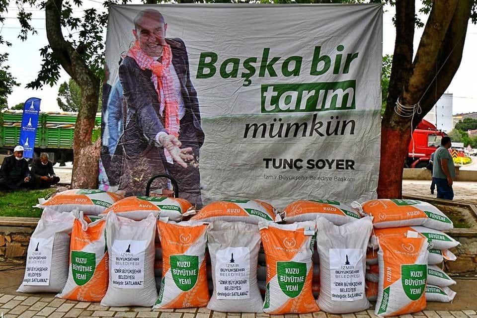 İzmir B&uuml;y&uuml;kşehir Belediye Başkanı Tun&ccedil; Soyer&rsquo;in başlattığı orman seferberliği, dayanışma