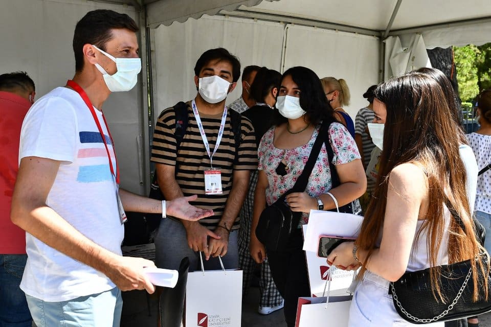 İzmir B&uuml;y&uuml;kşehir Belediyesi, Başkan Tun&ccedil; Soyer&rsquo;in eğitimde fırsat eşitliği ilkesi