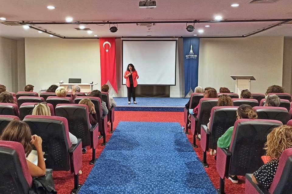 İzmir B&uuml;y&uuml;kşehir Belediyesi'nin "Kadın Dostu Kent" anlayışıyla &ccedil;alışmalarını başlattığı Yerel