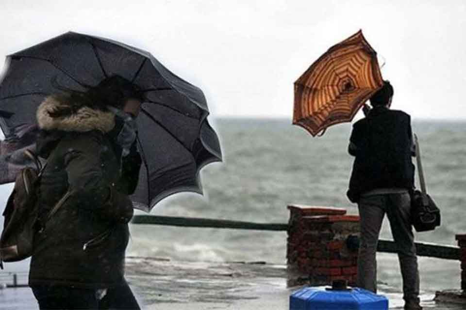 Meteoroloji Genel M&uuml;d&uuml;rl&uuml;ğ&uuml; (MGM), bir&ccedil;ok ilde sağanak yağış beklendiğini duyururken,