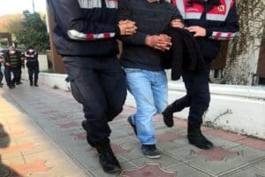 İzmir'de 10 farklı il&ccedil;ede jandarma ekiplerince d&uuml;zenlenen uyuşturucu operasyonlarında 310