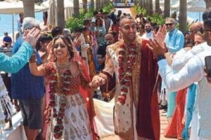 İngiltere&rsquo;de yaşayan&nbsp;Raveena Thakrar&nbsp;ile&nbsp;Krishen Patel, 5 yıldızlı&nbsp;Korumar Ephesus Otel&rsquo;de 3 g&uuml;n