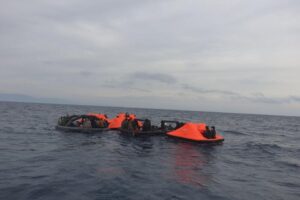 İzmir'in Seferihisar ilçesinde, Yunan unsurlarınca Türk kara sularına geri itilen