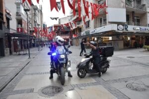 Koronavir&uuml;s tedbirleri kapsamında t&uuml;m T&uuml;rkiye'de 17 g&uuml;nl&uuml;k tam kapanma kararı
