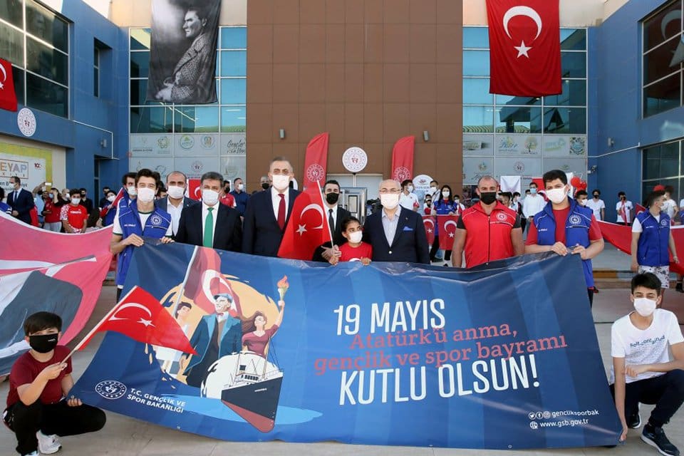 Cumhurbaşkanı Recep Tayyip Erdoğan'ın &ccedil;ağrısı &uuml;zerine T&uuml;rkiye'nin her yerinde vatandaşlar