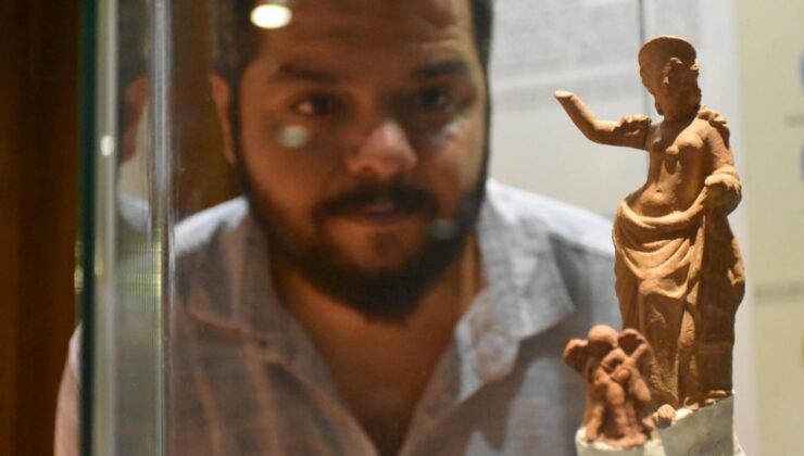 İzmir'de 2 bin 300 yıllık 'Eros' figürü ilk kez sergilendi