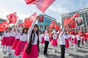 İzmir'de 23 Nisan Ulusal Egemenlik ve &Ccedil;ocuk Bayramı coşkuyla kutlandı.