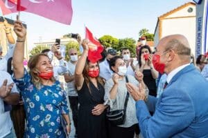 İzmir B&uuml;y&uuml;kşehir Belediyesi 30 Ağustos coşkusunu sokaklara taşıyor.&nbsp; 18.00&rsquo;de K&uuml;lt&uuml;rpark