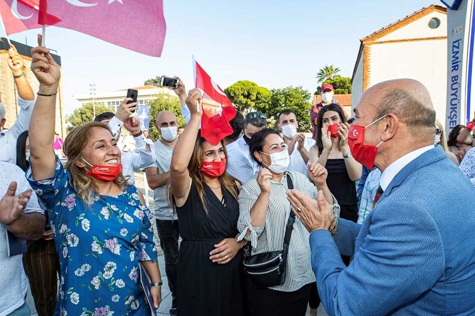 İzmir B&uuml;y&uuml;kşehir Belediyesi 30 Ağustos coşkusunu sokaklara taşıyor.&nbsp; 18.00&rsquo;de K&uuml;lt&uuml;rpark
