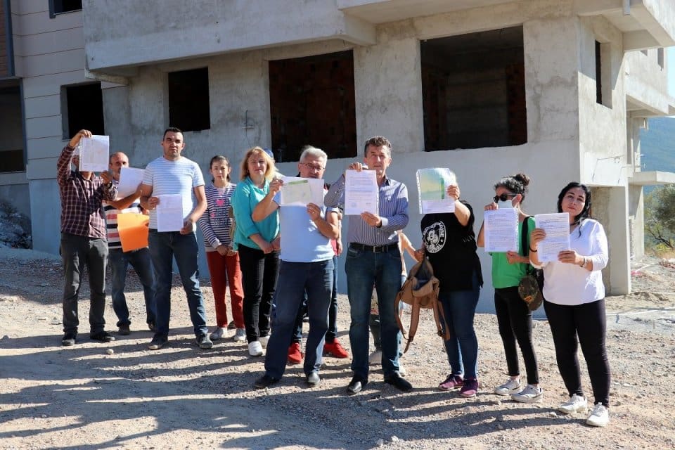 İzmir'de proje &uuml;zerinden daire satışı yaparak 60 kişiyi yaklaşık 30