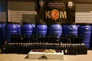 İzmir'in Bergama il&ccedil;esinde, polis ekiplerince d&uuml;zenlenen operasyonda, toplam 4 ton