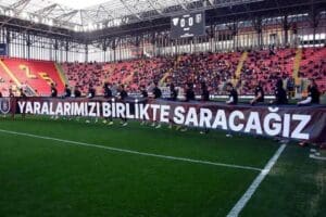 T&uuml;rkiye'yi haftalardır yasa boğan y&uuml;zyılın en b&uuml;y&uuml;k deprem felaketlerinin ardından