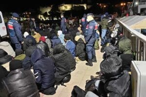 İZMİR'in &Ccedil;eşme ve Urla il&ccedil;elerinde yasa dışı yollarla yurt dışına