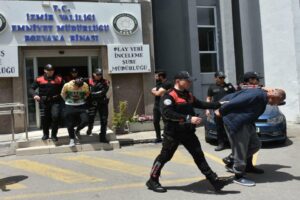 Olay, 11 Mayıs'ta Cüneytbey Mahallesi'nde meydana geldi. Husumetli 2 grup,