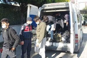 İZMİR'in Kemalpaşa ve Dikili il&ccedil;elerinde, yasa dışı yollarla yurt dışına