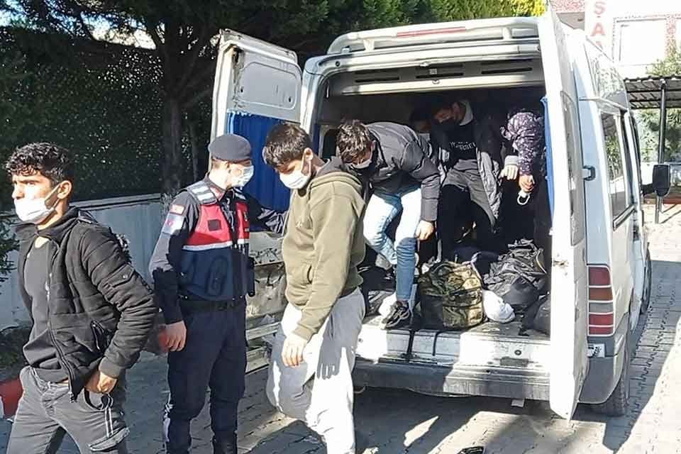 İZMİR'in Kemalpaşa ve Dikili il&ccedil;elerinde, yasa dışı yollarla yurt dışına