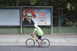 İZMİR'in kurtuluşu 9 Eyl&uuml;l'&uuml;n 100'&uuml;nc&uuml; yıl d&ouml;n&uuml;m&uuml; nedeniyle b&uuml;y&uuml;kşehir belediyesi