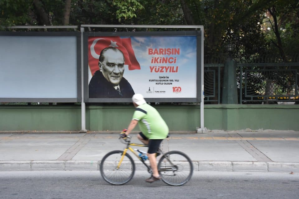 İZMİR'in kurtuluşu 9 Eyl&uuml;l'&uuml;n 100'&uuml;nc&uuml; yıl d&ouml;n&uuml;m&uuml; nedeniyle b&uuml;y&uuml;kşehir belediyesi