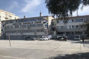 Konak il&ccedil;esinde okulda kalp krizi ge&ccedil;iren beden eğitimi &ouml;ğretmeni yaşamını