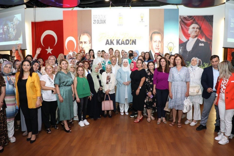 AK Parti İzmir İl Kadın Kolları Başkanlığı, partinin 21. kuruluş