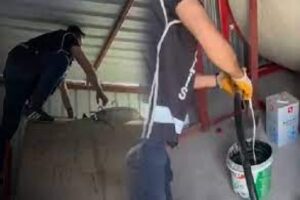 Bornova ilçesinde polisin bir depoya yaptığı baskında, araçların motor aksamı