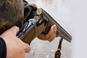 İzmir'in &Ouml;demiş il&ccedil;esinde tartıştığı babası tarafından t&uuml;fekle vurularak ağır yaralanan