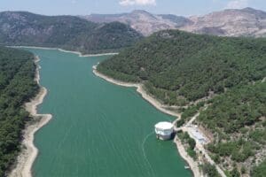 Kent tarihinin en y&uuml;ksek yağışlarından birine sahne olan İzmir&rsquo;de barajlardaki