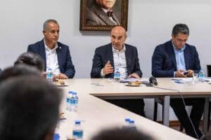 İzmir B&uuml;y&uuml;kşehir Belediye Başkanı Tun&ccedil; Soyer, 11 b&uuml;y&uuml;kşehir belediyesi i&ccedil;inde