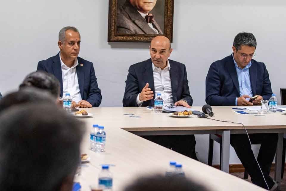 İzmir B&uuml;y&uuml;kşehir Belediye Başkanı Tun&ccedil; Soyer, 11 b&uuml;y&uuml;kşehir belediyesi i&ccedil;inde