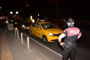 İzmir İl Emniyet M&uuml;d&uuml;rl&uuml;ğ&uuml; ekipleri, kamu d&uuml;zeninin ve genel asayişin