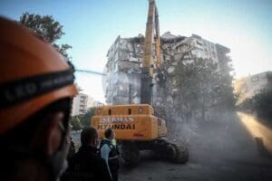 Depremzedeler, Ziraat Bankası&rsquo;nın &ouml;denecek miktarı boş bırakılan bor&ccedil;landırma senetlerini AFAD'ın