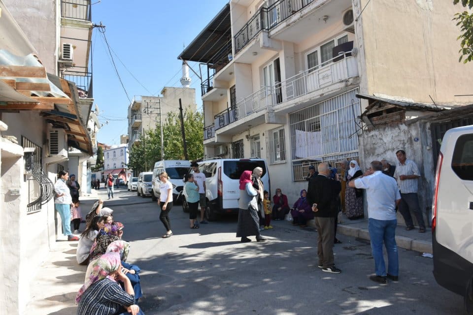 İzmir'in Konak il&ccedil;esinde Y.C. (66), kahvaltı sofrasında tartıştığı oğlu Kenan