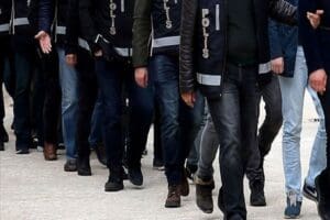 İstanbul&nbsp;merkezli 5 ilde&nbsp;FET&Ouml;&nbsp;operasyonu d&uuml;zenlendi. Operasyonda 12 ş&uuml;pheli g&ouml;zaltına alındı.&nbsp;Ankara&nbsp;Cumhuriyet Başsavcılığınca