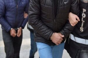 İzmir'de, polis tarafından son 15 g&uuml;nde uyuşturucu satıcılarına y&ouml;nelik d&uuml;zenlenen