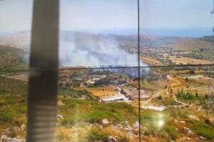İZMİR'in &Ccedil;eşme il&ccedil;esindeki makilikte &ccedil;ıkan yangına&nbsp;2 helikopter, 2 u&ccedil;ak, 8