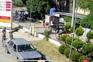 İZMİR'in &Ouml;demiş il&ccedil;esinde husumetli 2 ailenin birbirine girdiği ve cinayetle