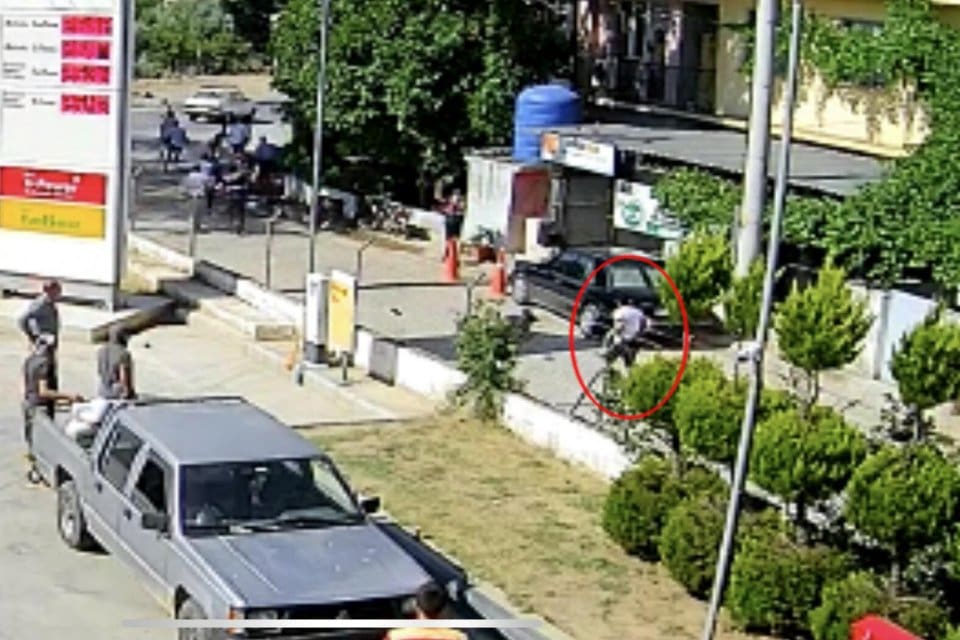 İZMİR'in &Ouml;demiş il&ccedil;esinde husumetli 2 ailenin birbirine girdiği ve cinayetle