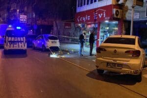 İzmir&nbsp;Mehmet Aydın'ın&nbsp;(42), bı&ccedil;aklanıp tabancayla vurularak &ouml;ld&uuml;r&uuml;lmesiyle ilgili 2 ş&uuml;pheli&nbsp;g&ouml;zaltına alındı.