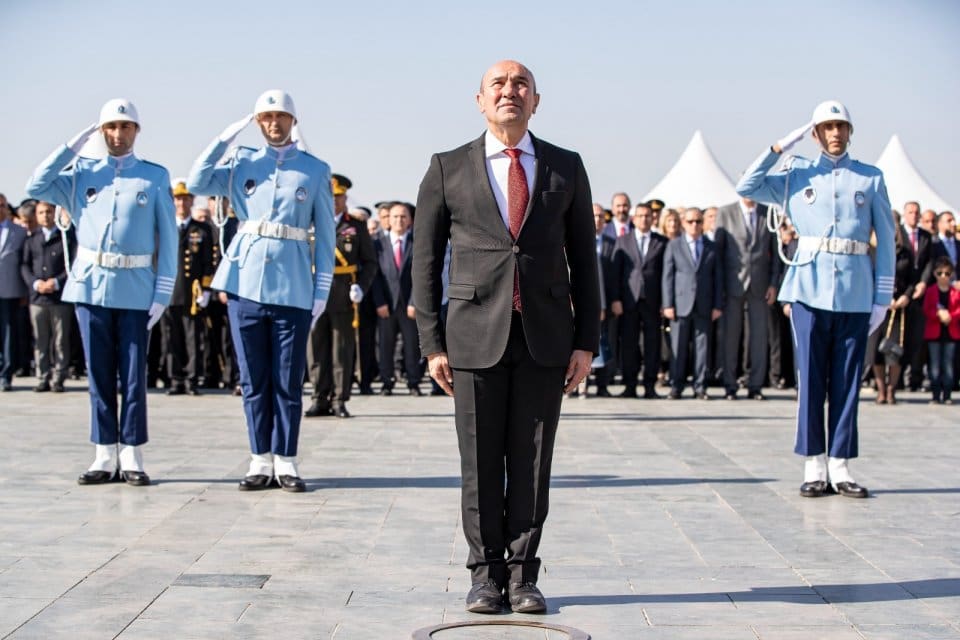 İzmir&rsquo;de 29 Ekim kutlamaları kapsamında Cumhuriyet Meydanı&rsquo;nda t&ouml;ren d&uuml;zenlendi. İzmir