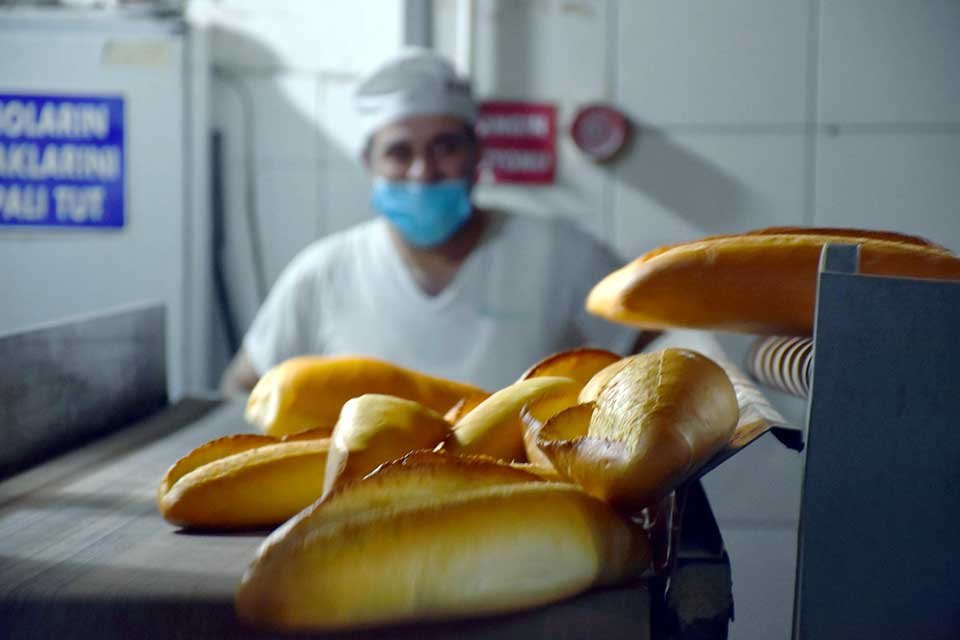 İstanbul&nbsp;ve Ankara'nın ardından İzmir'de de ekmek fiyatlarında artış talebi g&uuml;ndeme