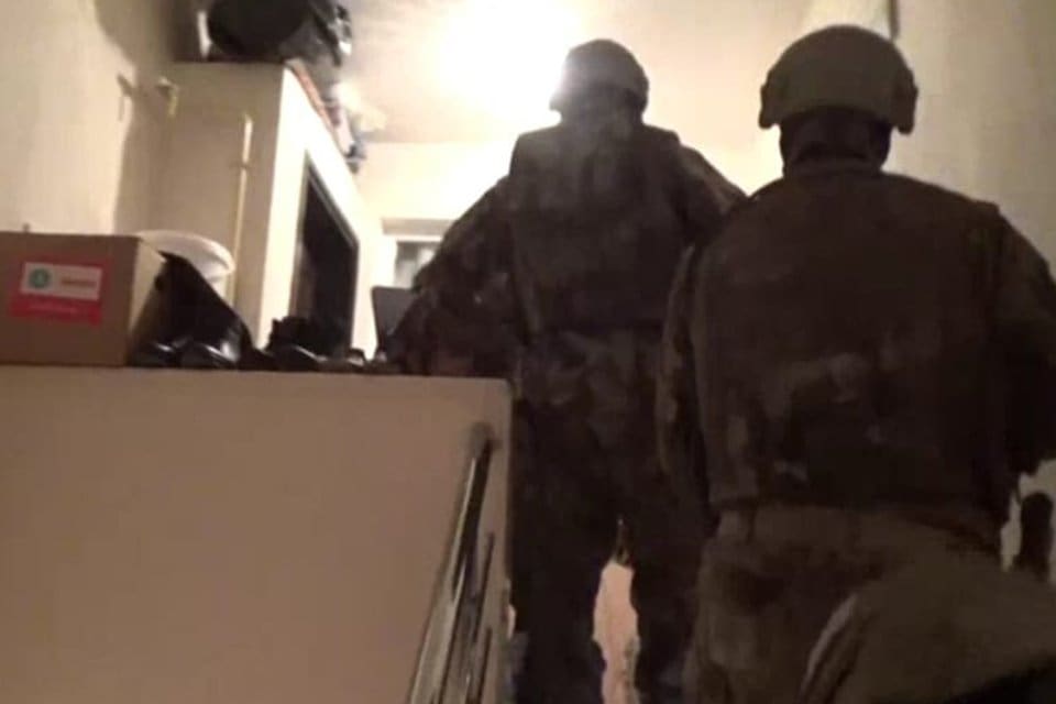 İzmir'de, DEAŞ ter&ouml;r &ouml;rg&uuml;t&uuml; ile bağlantılı olduğu ileri s&uuml;r&uuml;len 3